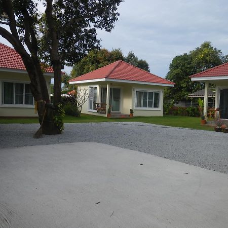 Pat'S Hideaway Bungalows Rayong Exterior photo