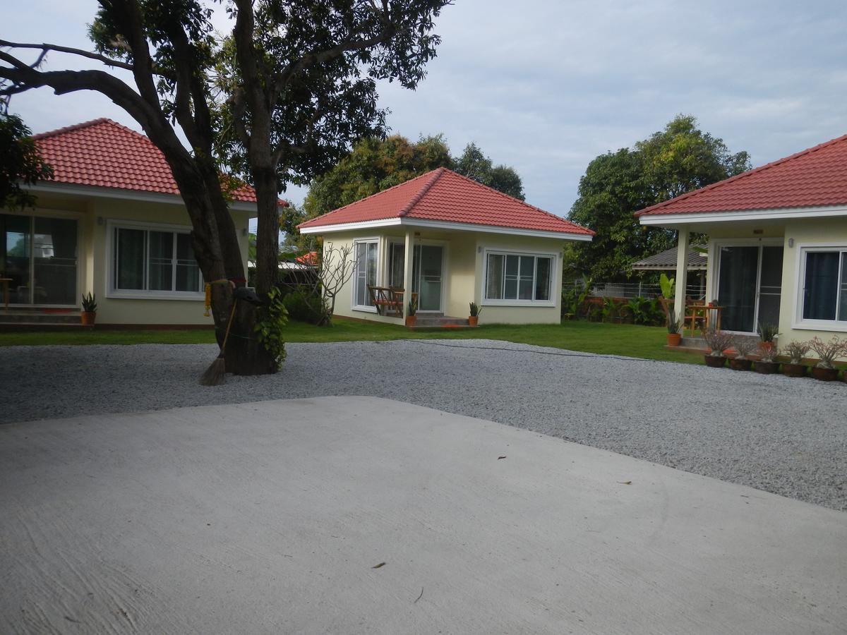 Pat'S Hideaway Bungalows Rayong Exterior photo