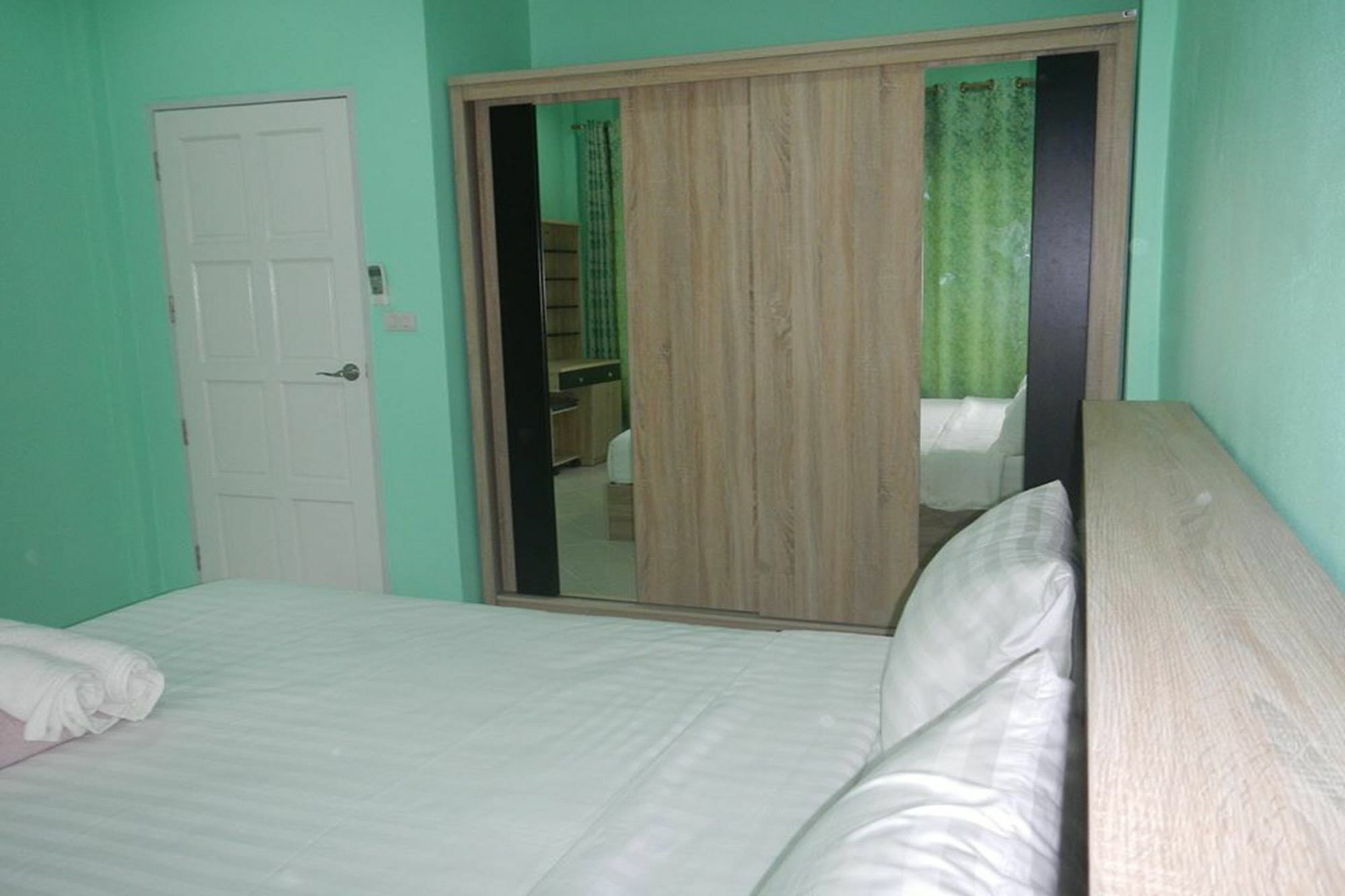 Pat'S Hideaway Bungalows Rayong Exterior photo